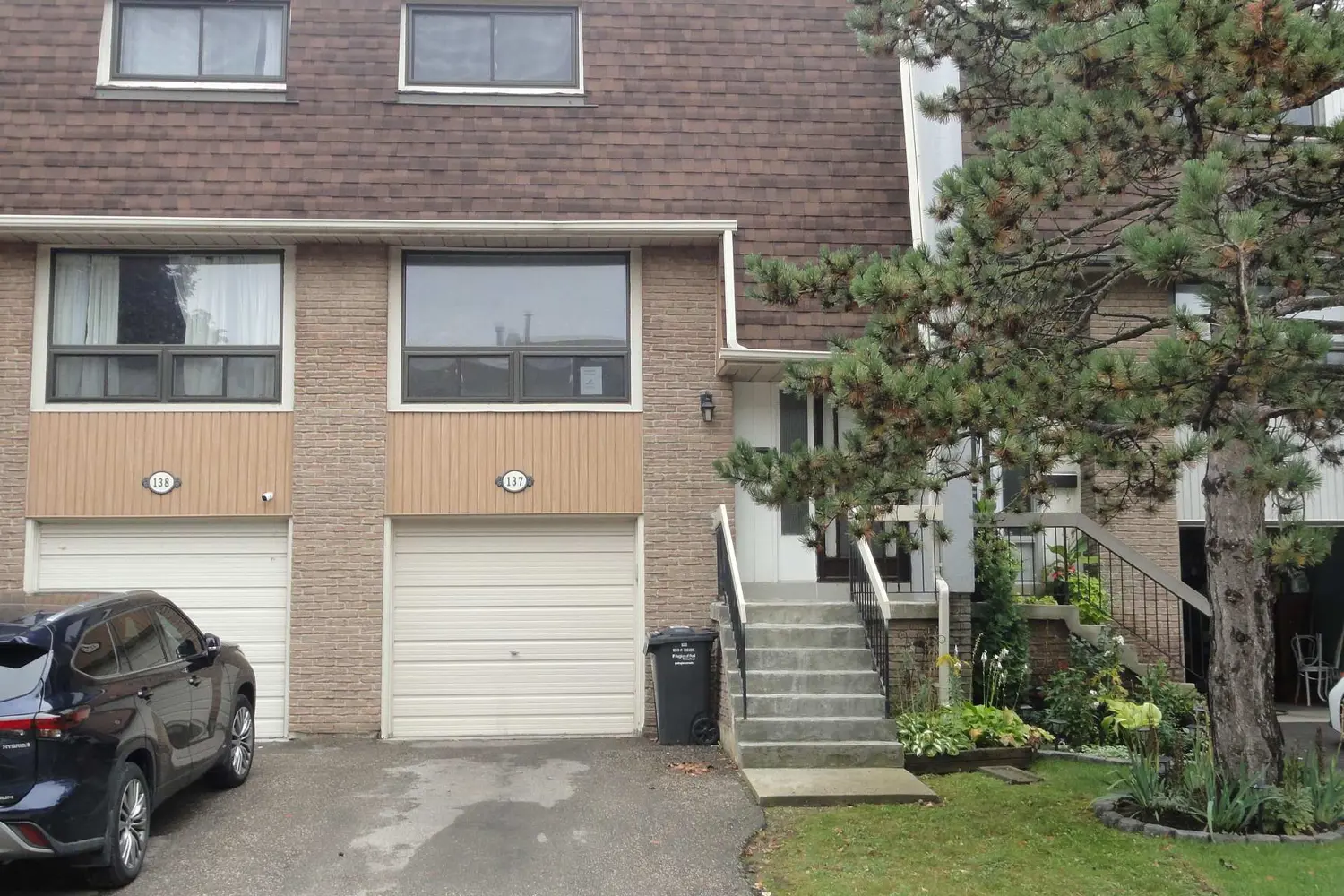 137 Ashton Crescent photo 3