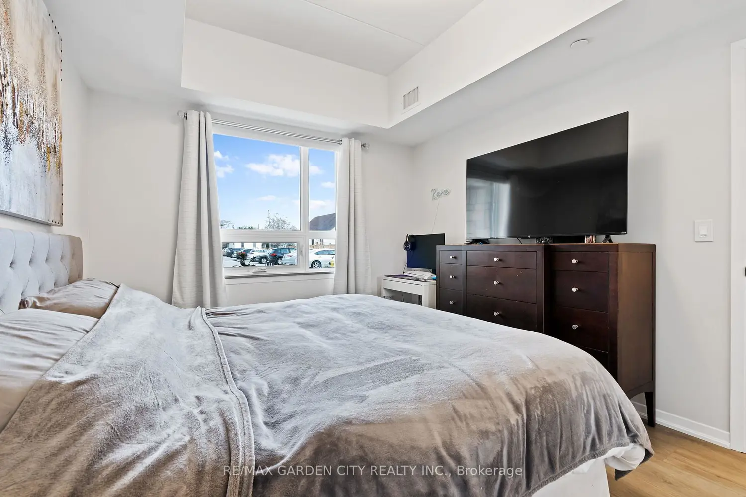 Additional image 18 of 3998 Victoria Avenue 105