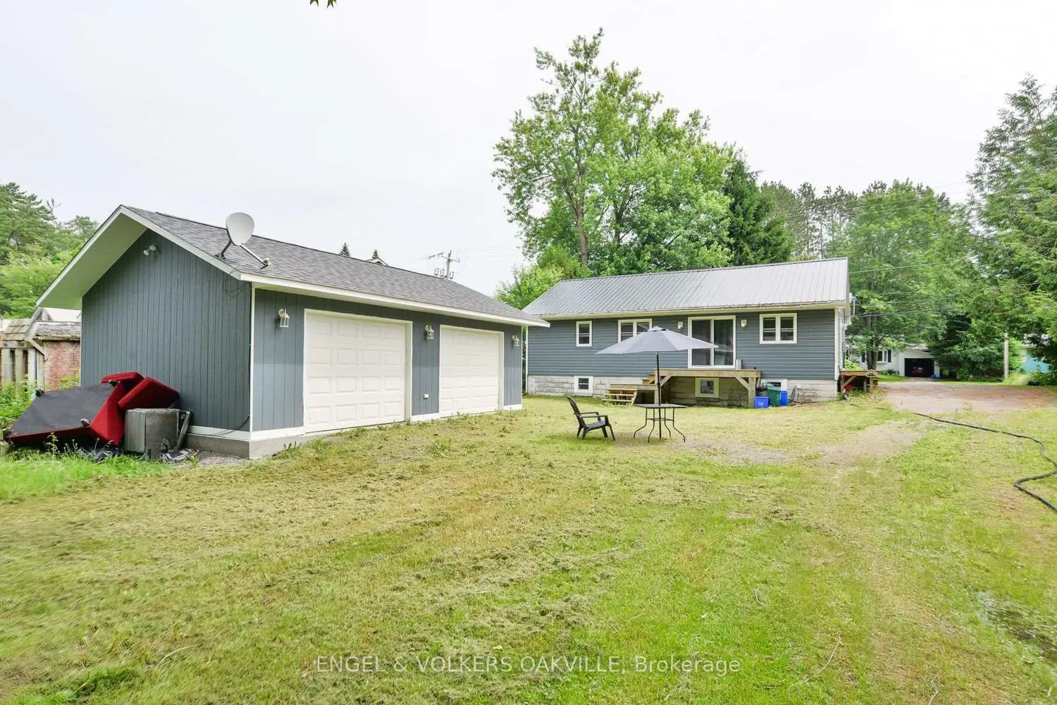 253 Maple Street photo 2