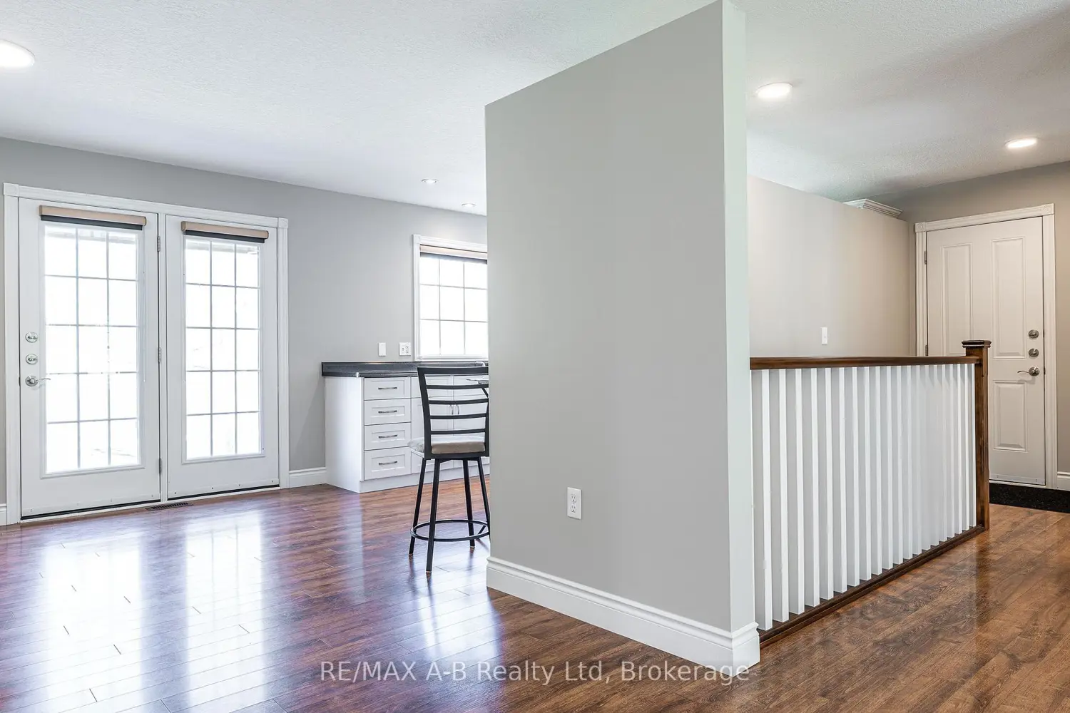 466 Water Street photo 2