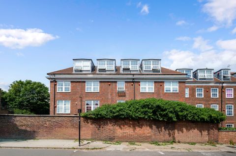 Middlesex Court, Glenhurst Road TW8