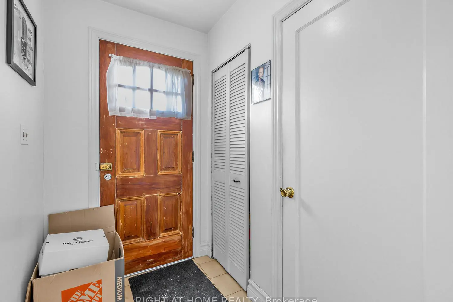 524 Colborne Street photo 3