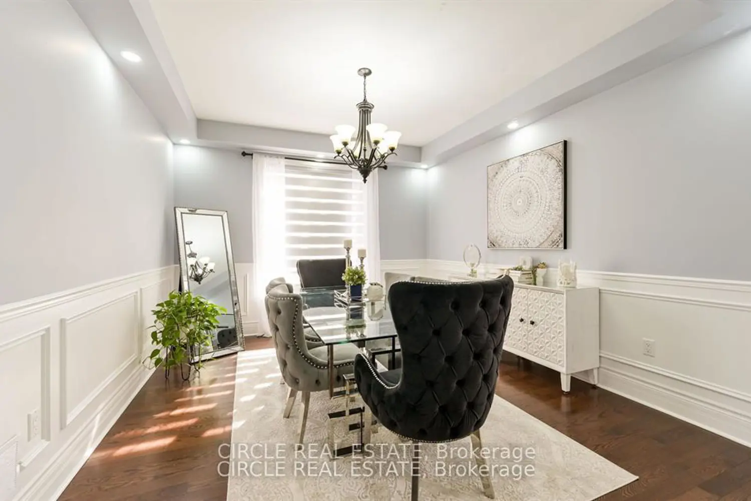 2 Learmont Avenue photo 4