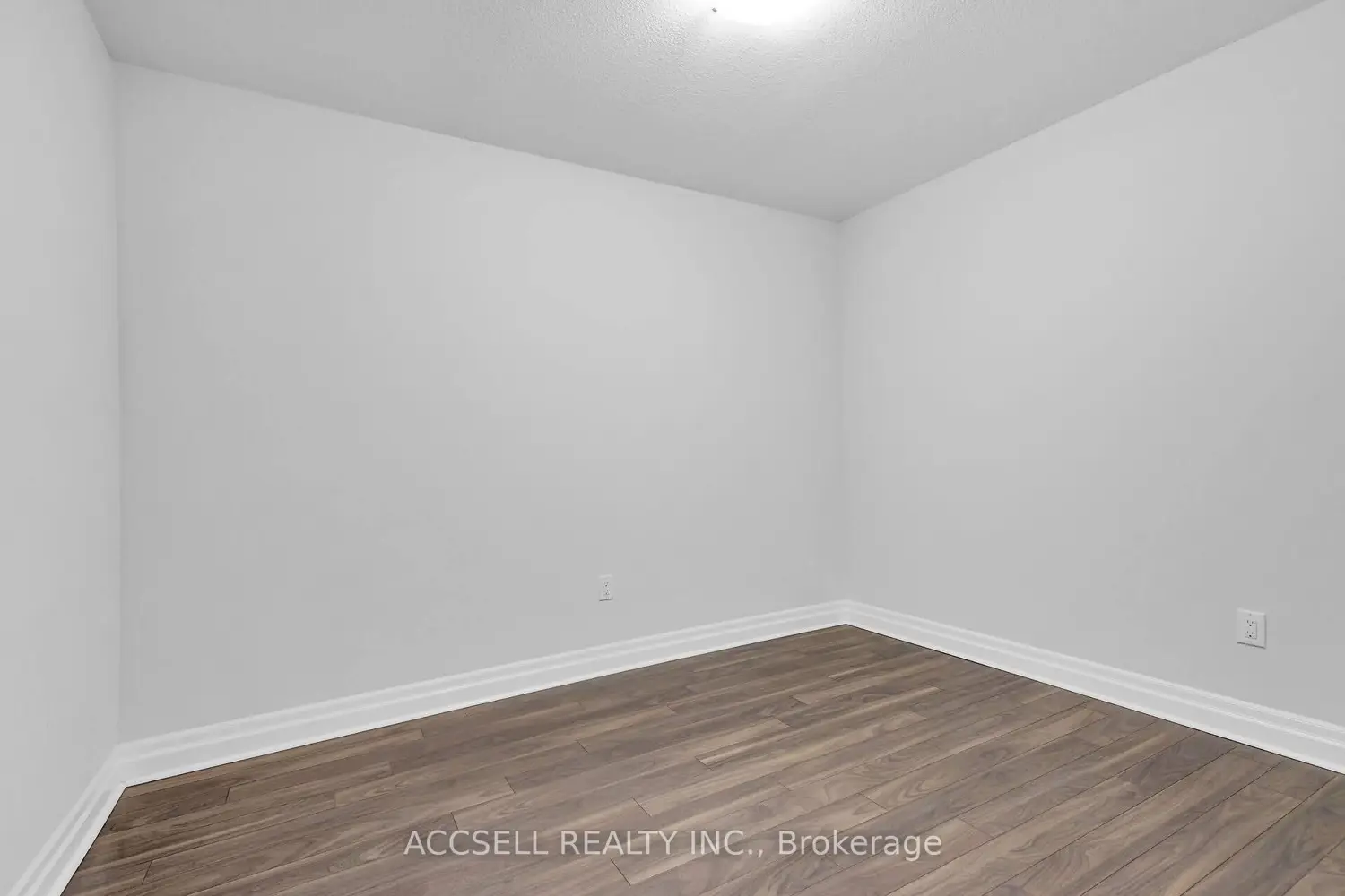Additional image 7 of 260 Villagewalk Boulevard 902