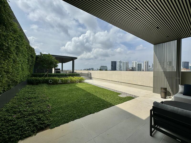 19 Nassim Hill photo 2