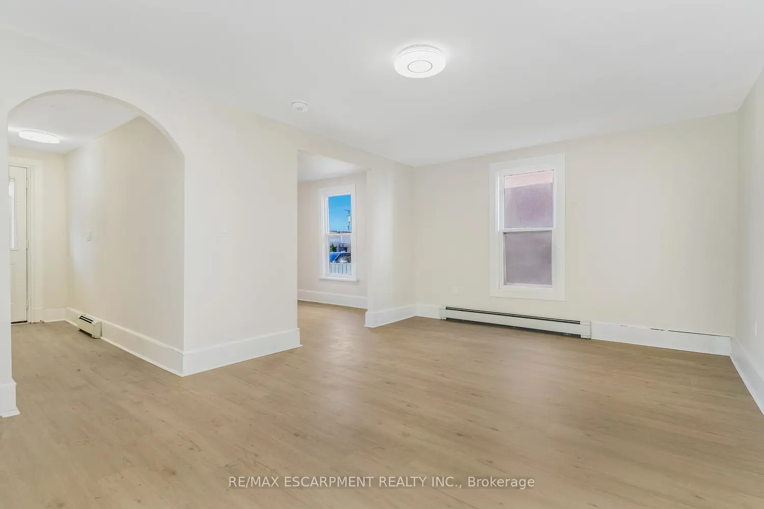 16 Albert Street photo 3