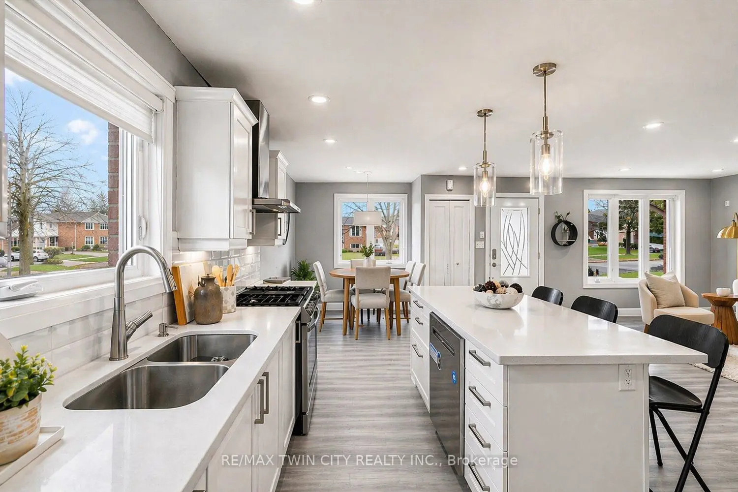 86 Carlyle Drive photo 5
