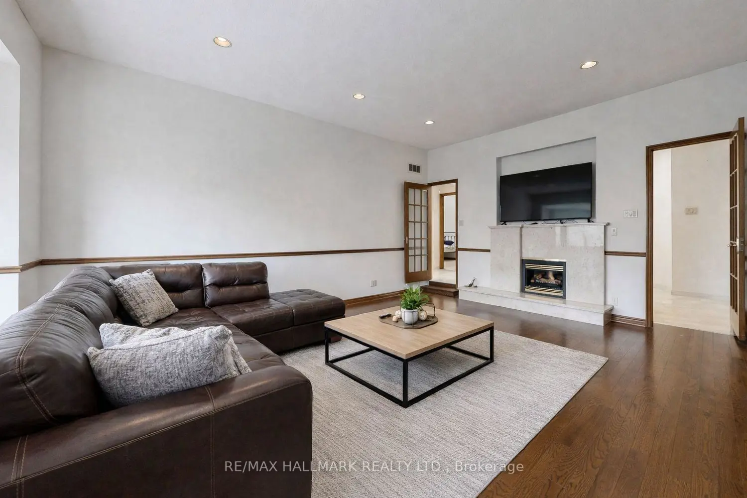 101 Leyburn Avenue photo 5
