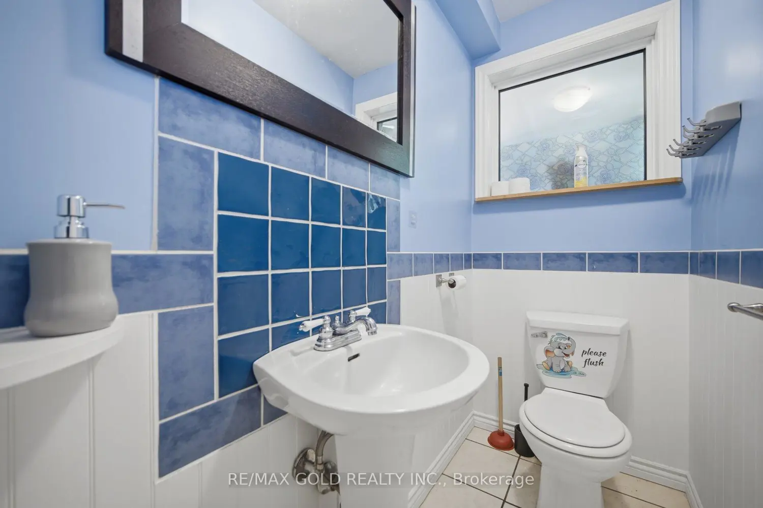 784 Douglas Street photo 5