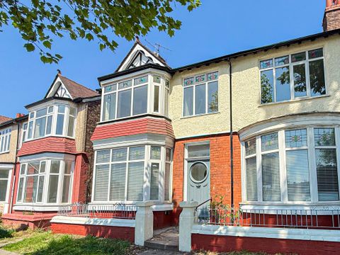 Menlove Avenue, Liverpool L18