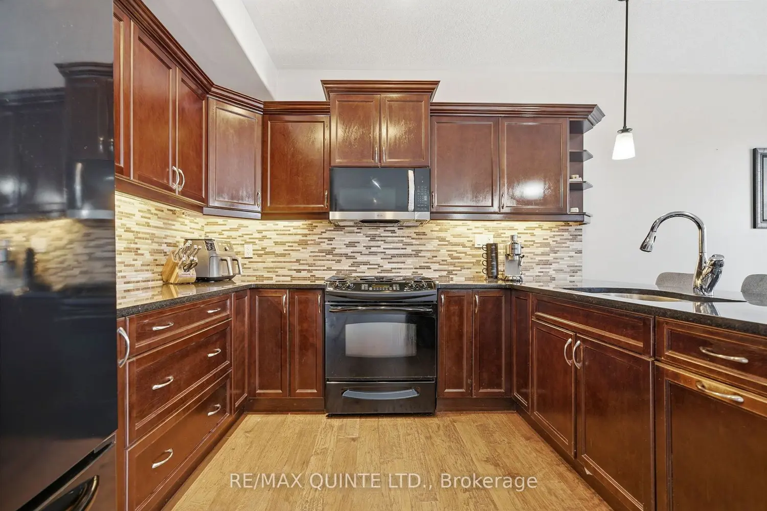 47 Hanover Court photo 3