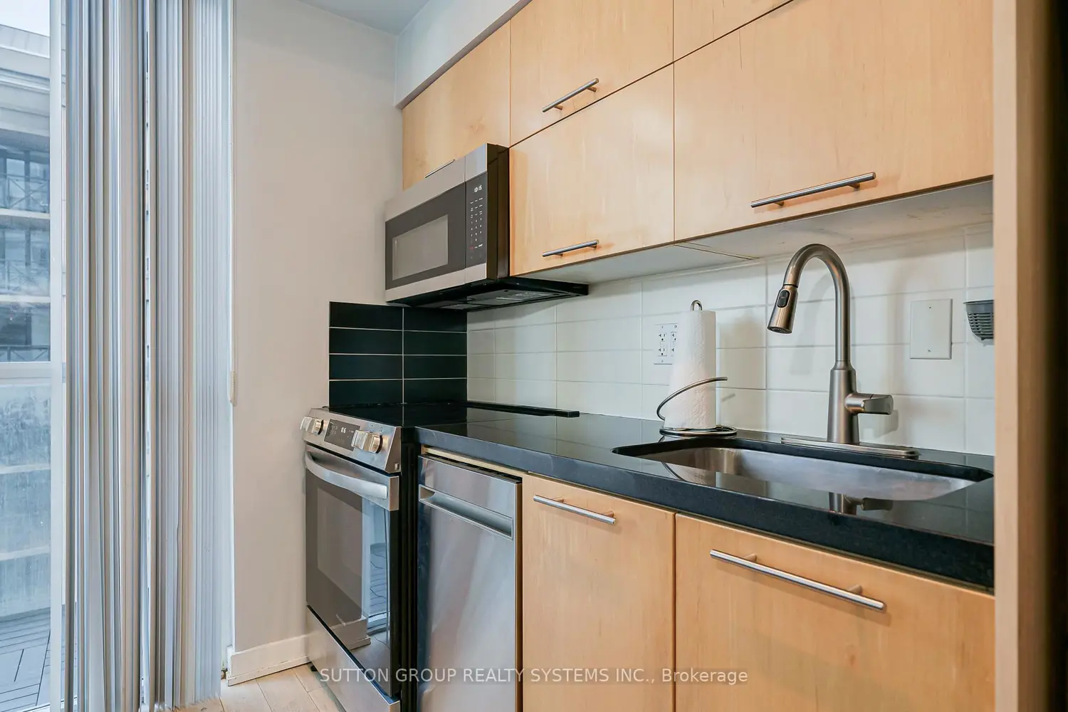 Additional image 10 of 126 Simcoe Street 1307