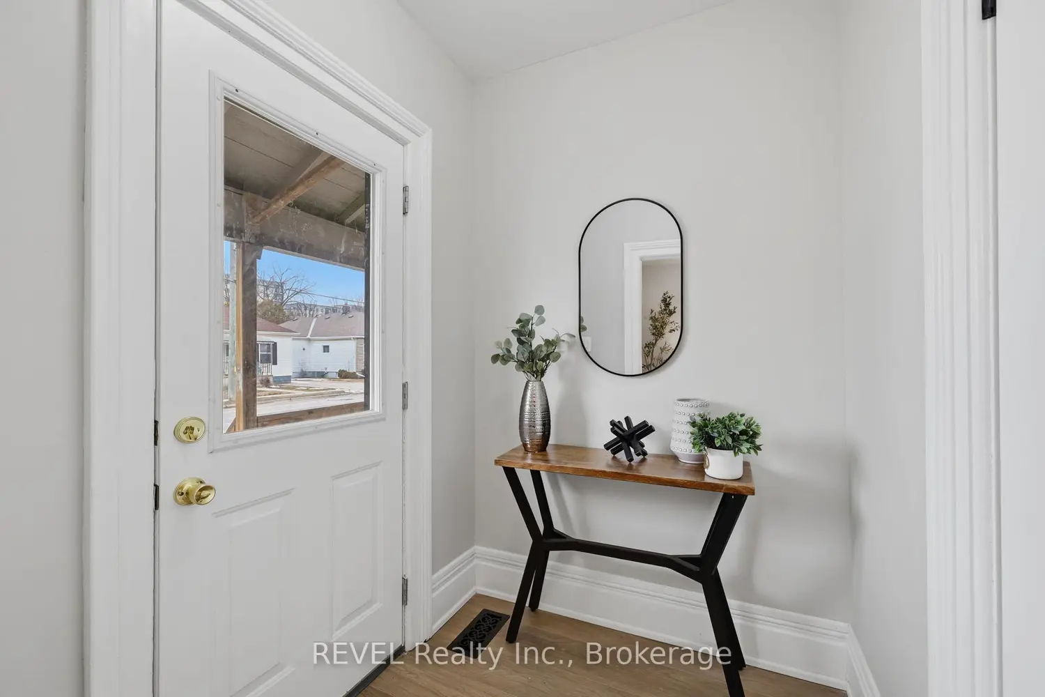 225 Ross Street photo 2