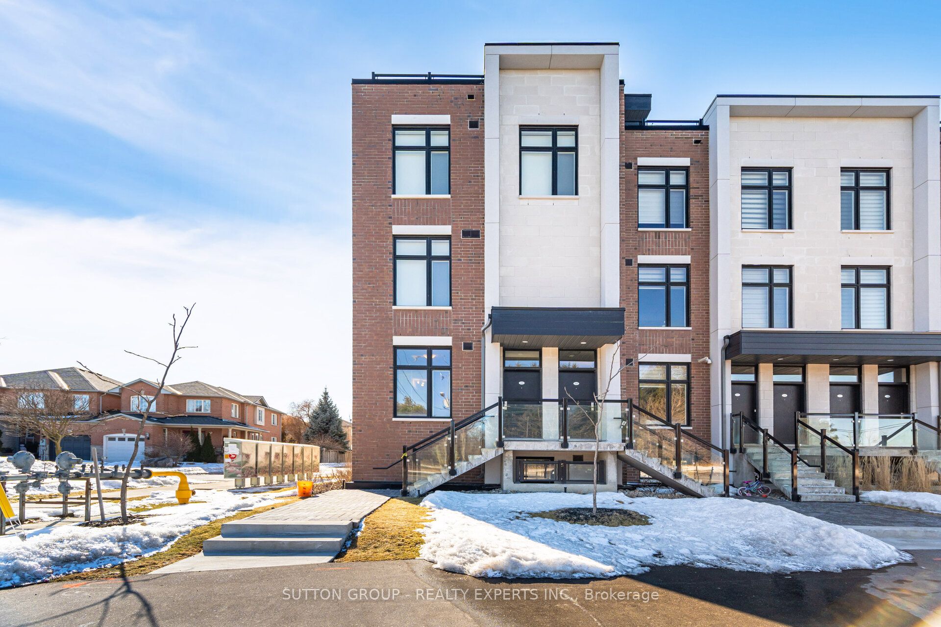 L109-9560 Islington Avenue, Vaughan, ON, L4H 4Z5