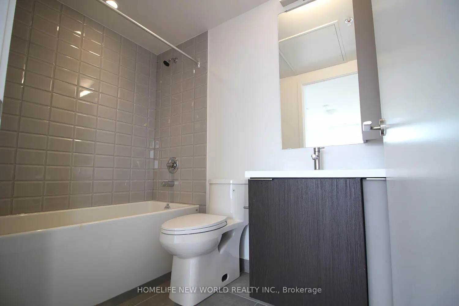 Additional image 5 of 203 College Street 906