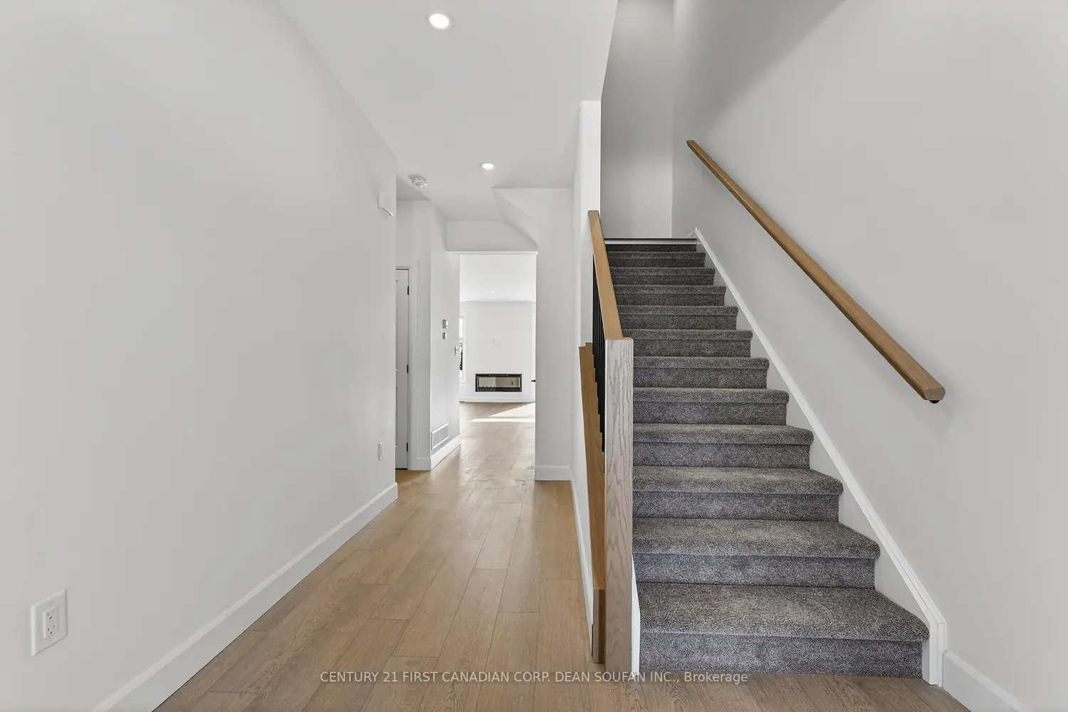 857 Catalpa Square