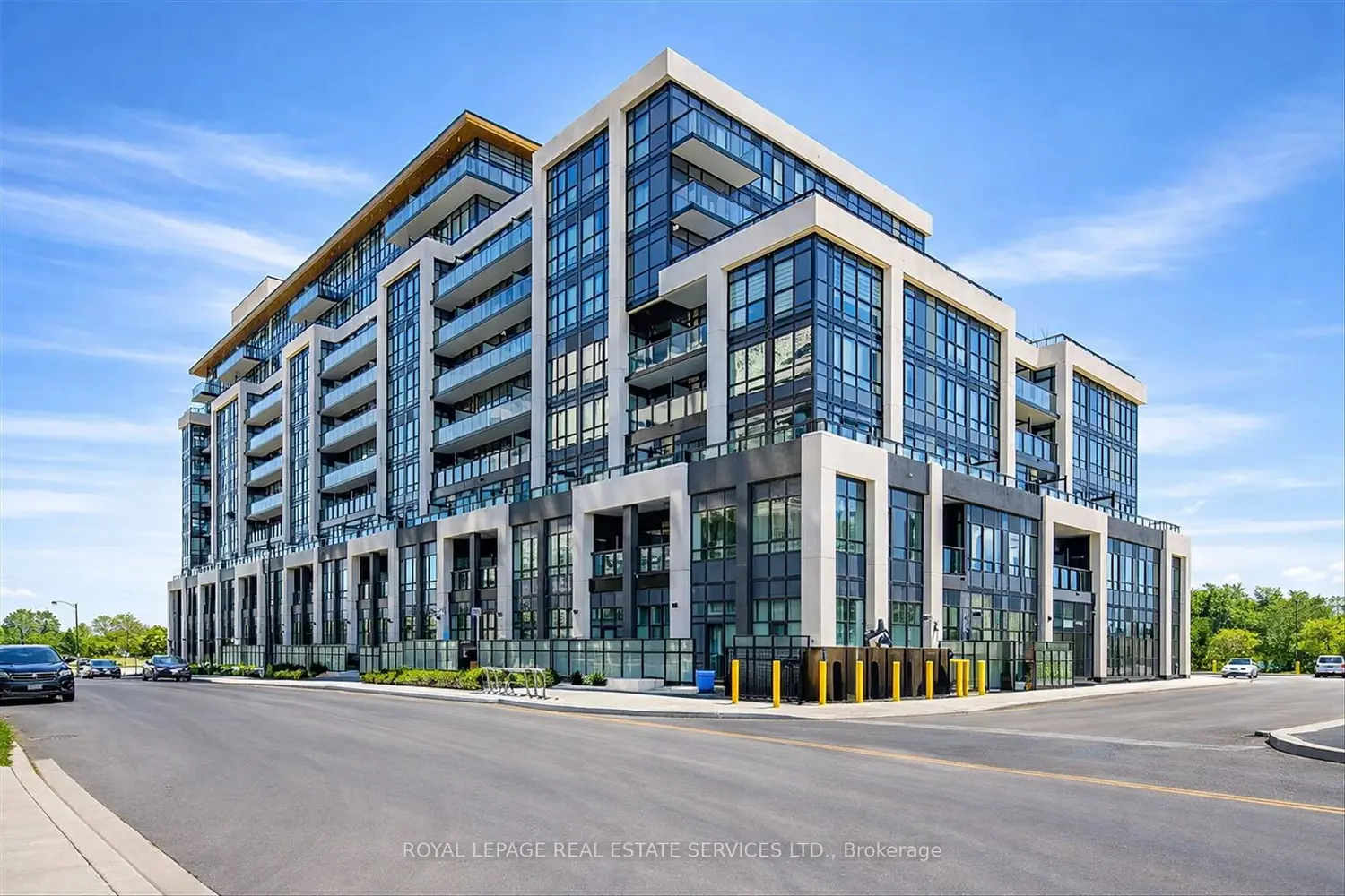 405 Dundas Street 104
