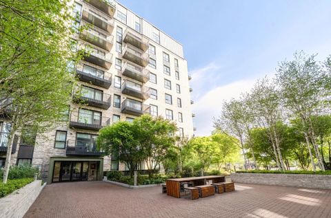 Greenleaf Walk, Southall UB1