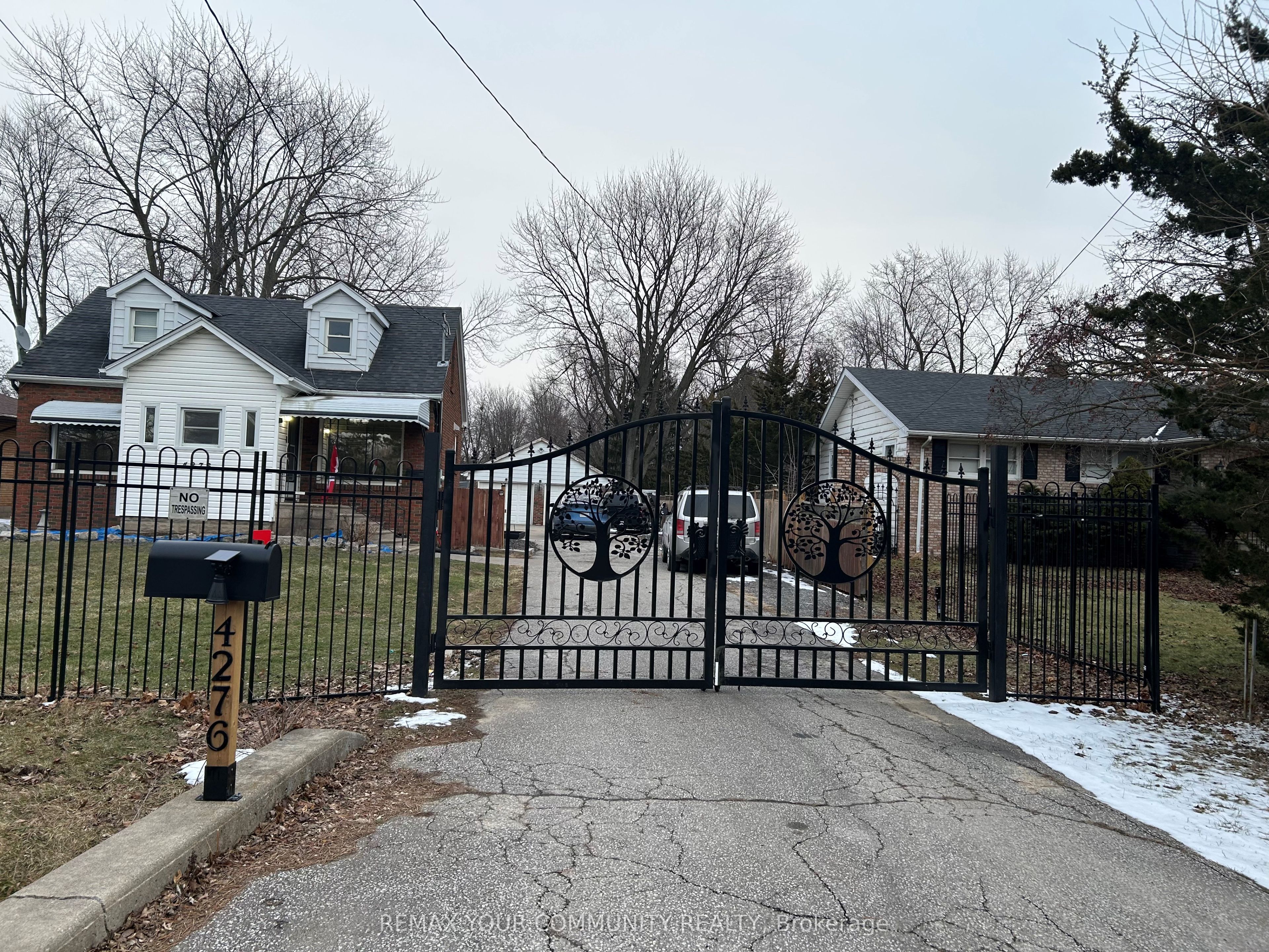 4276 Howard Avenue, Windsor, ON, N9G 1P3