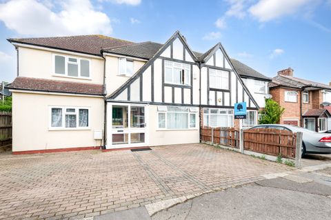 Rose Avenue, Morden SM4