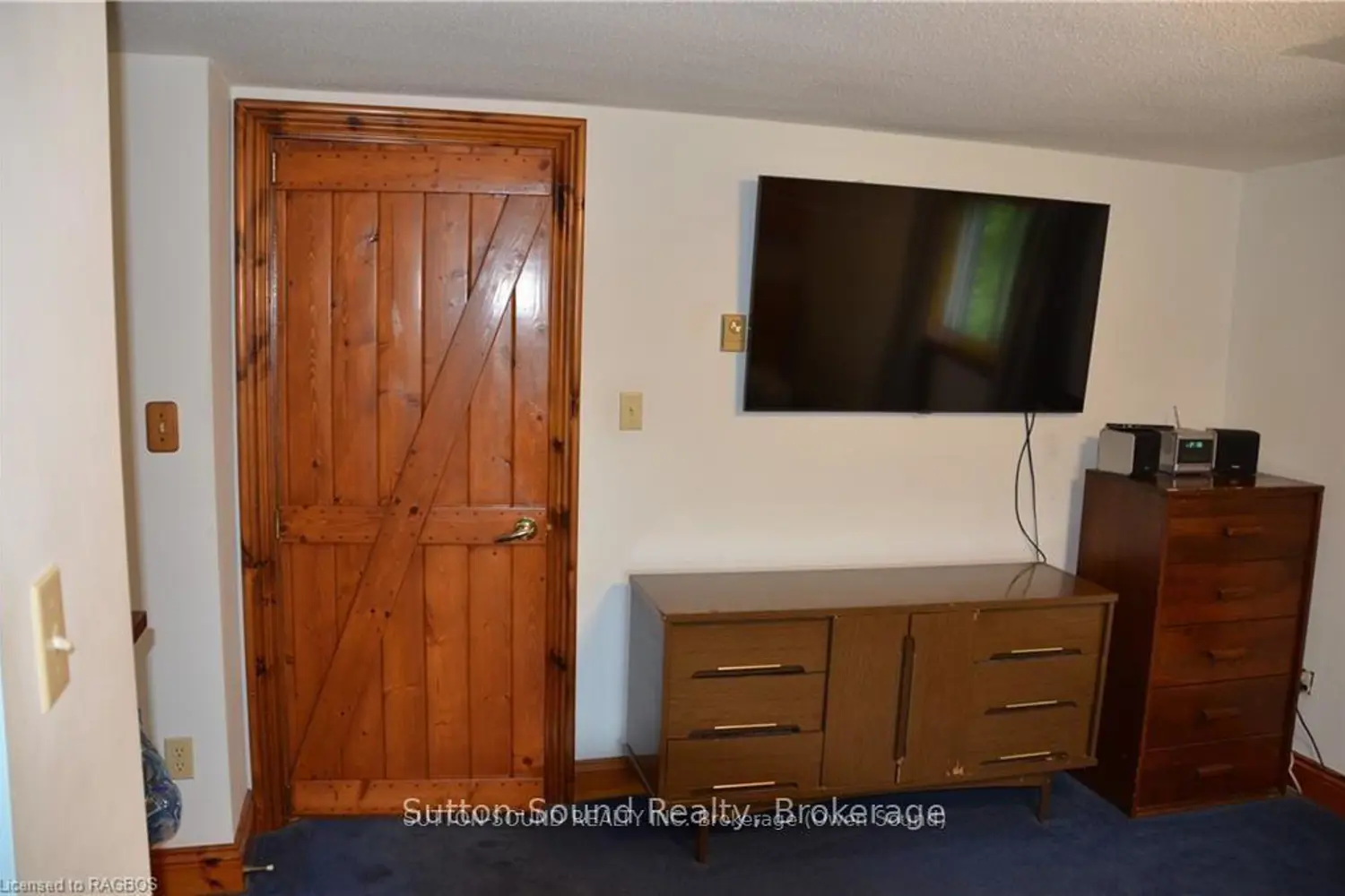Additional image 9 of 402432 Grey Road 4