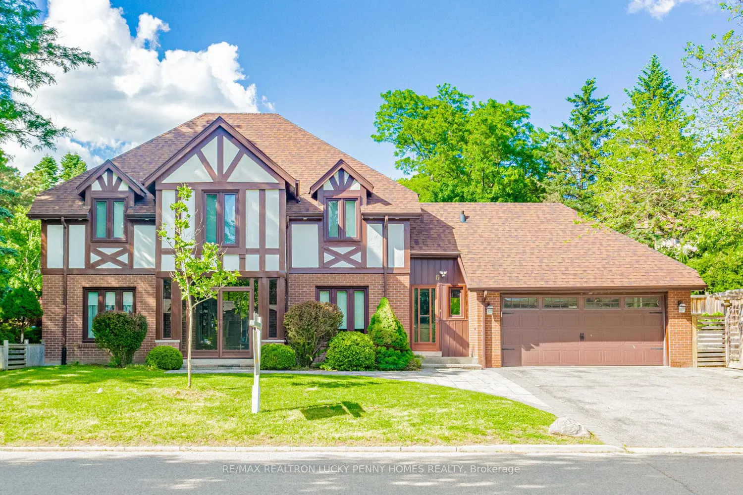 6 Village Squire Lane