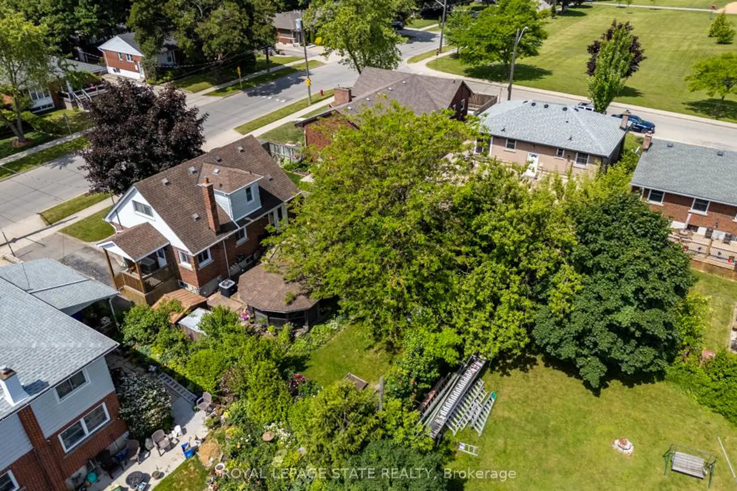129 Broker Drive photo 3
