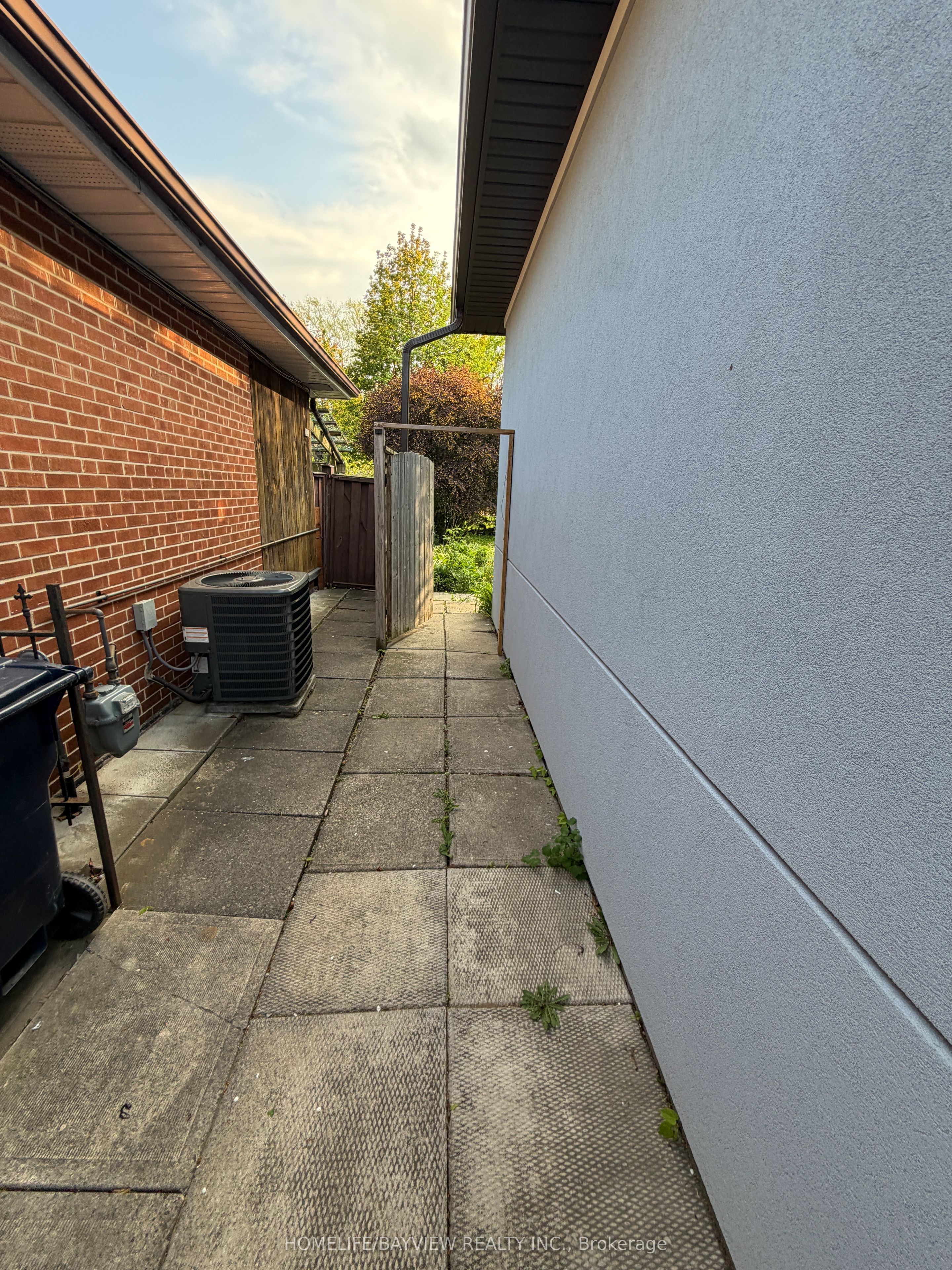 Additional image 3 of BSMT1-159 Yorkview Drive, Toronto, ON, M2R 1K2