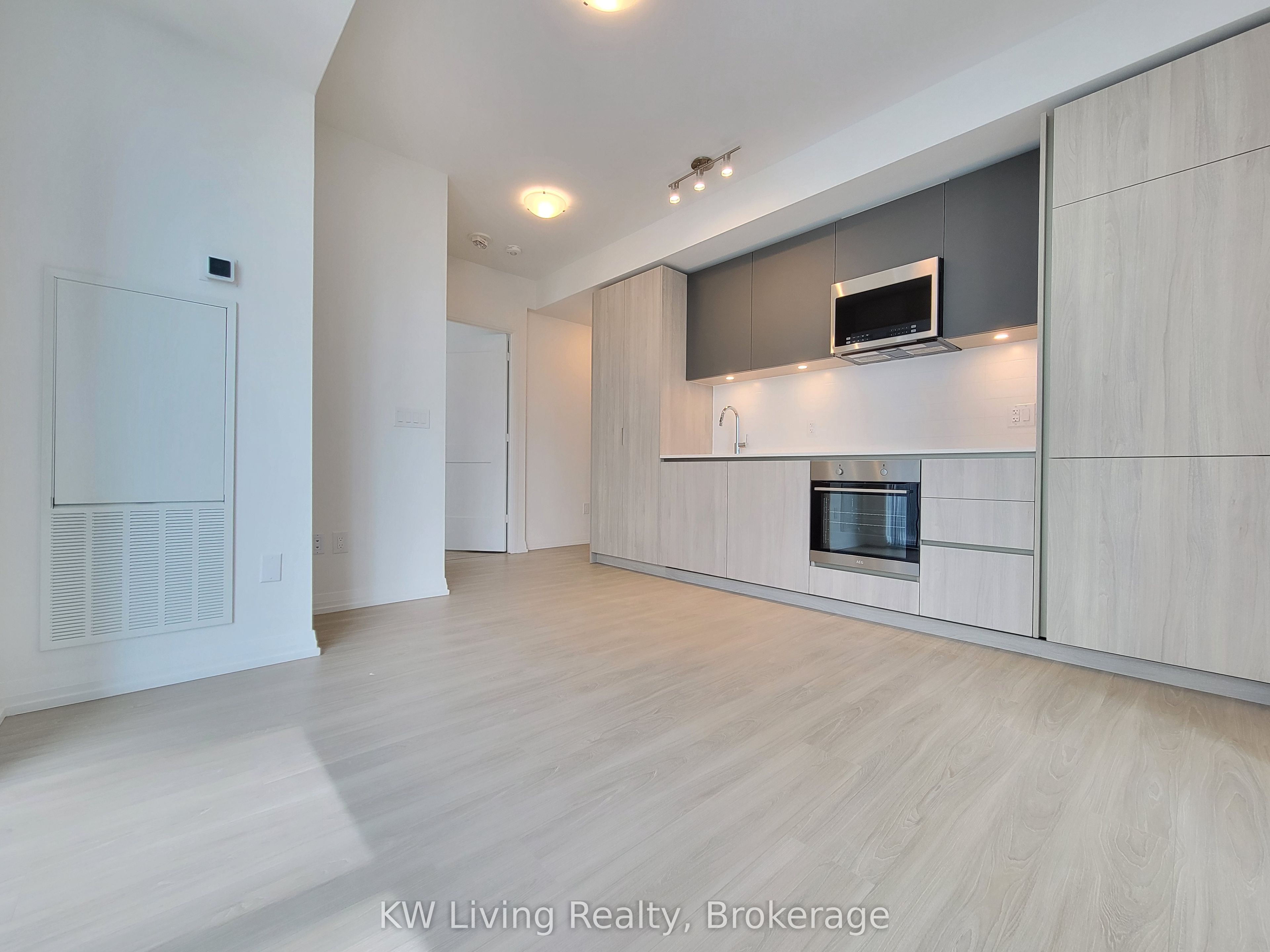 Additional image 3 of 2203-8 Widmer Street, Toronto, ON, M5E 0G1