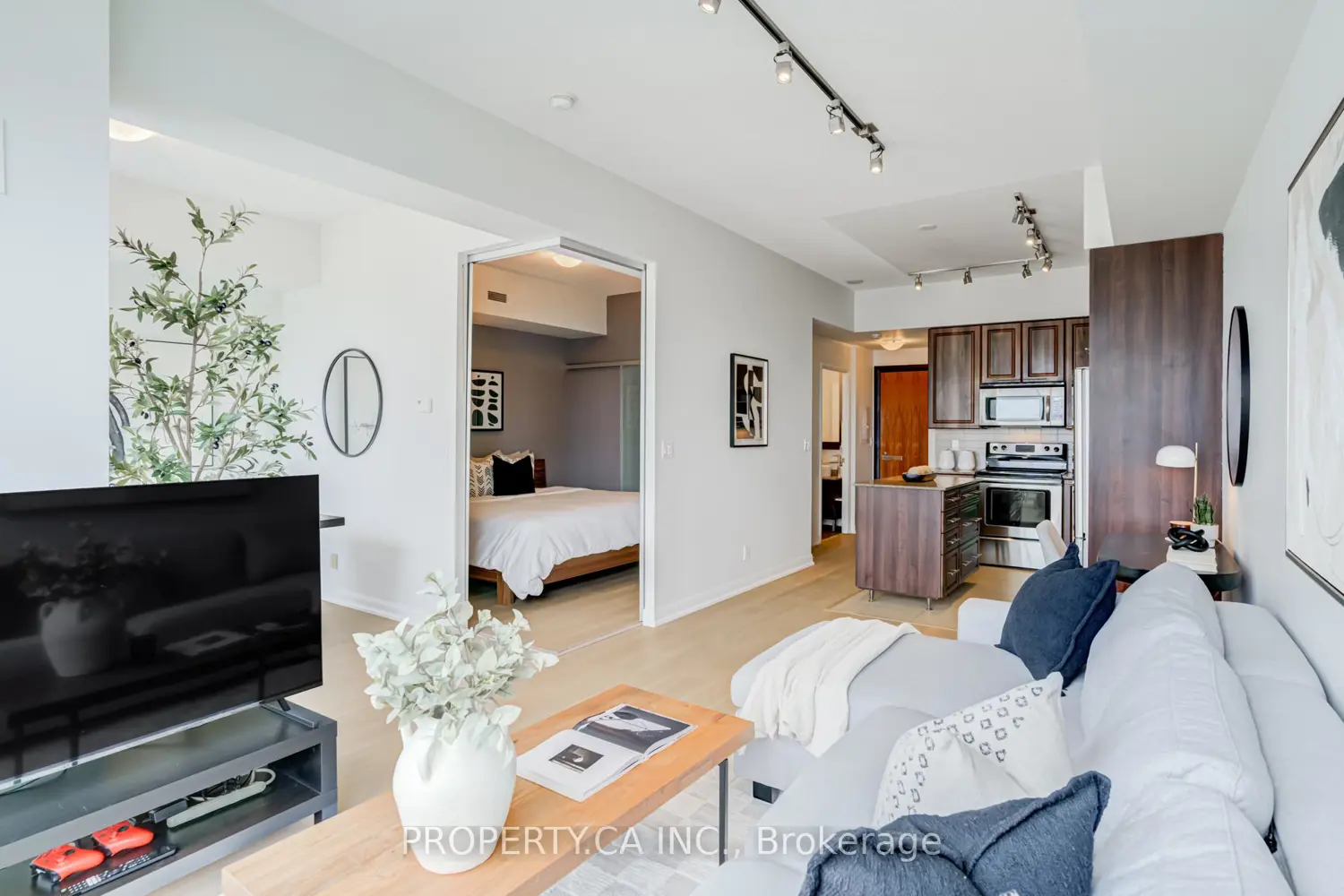 Additional image 4 of 500 Sherbourne Street 2202