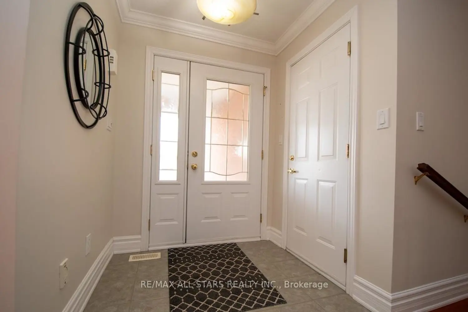 383 Wallace Drive photo 2