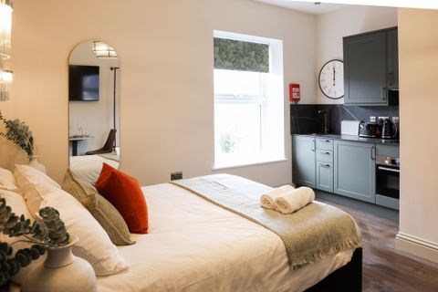 Bath Road, Bristol BS4, Studio to rent