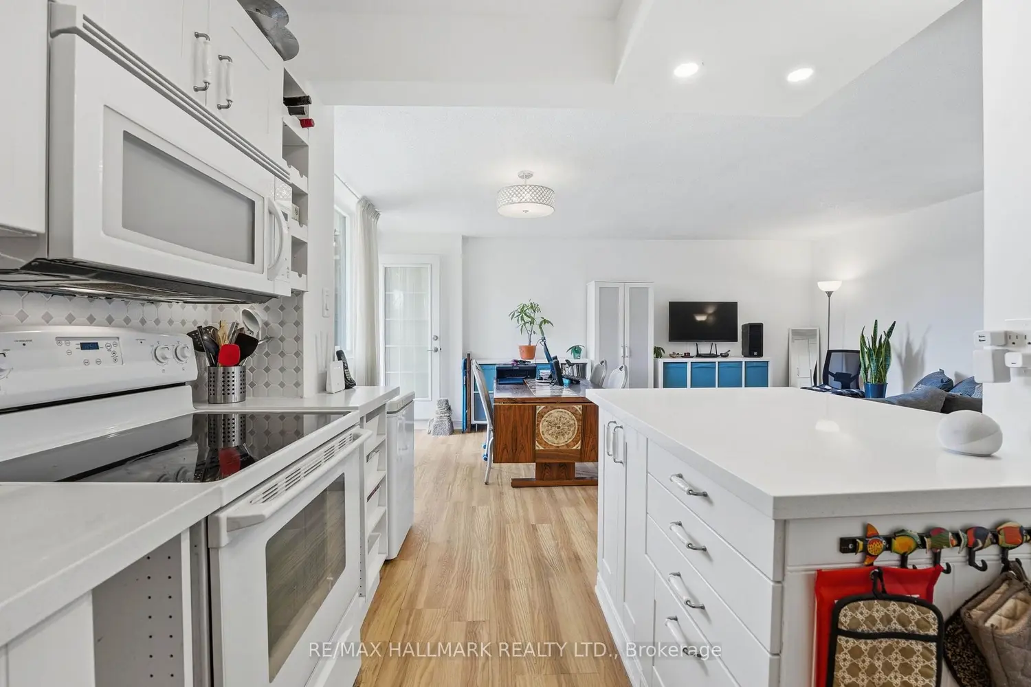 Additional image 6 of 180 Markham Road 503