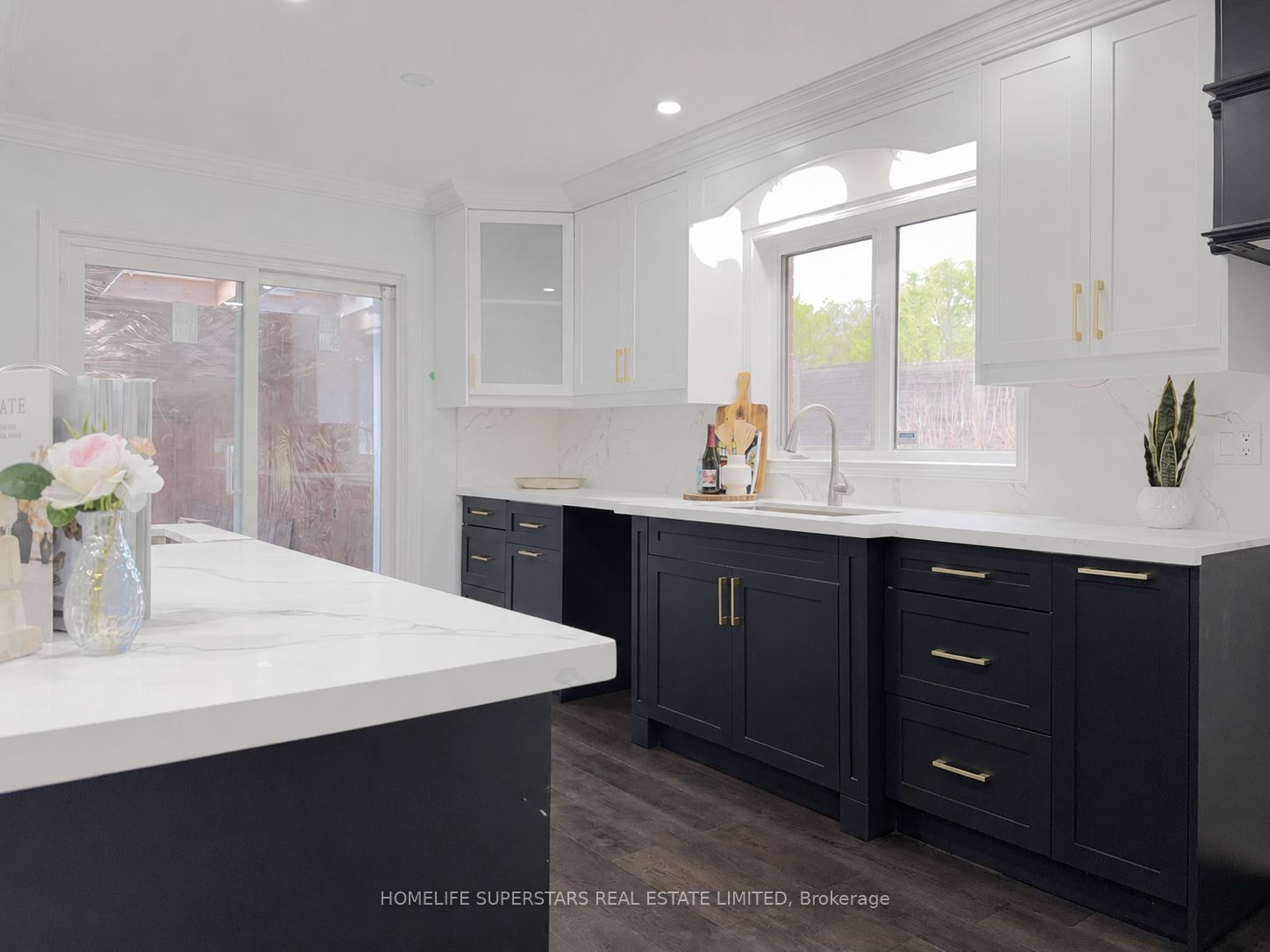 Additional image 5 of Commmission--251 Queenslea Avenue, Toronto, ON, M9N 3X4