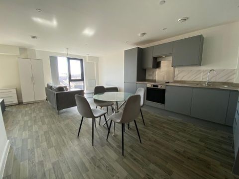 Stockport Road, Ardwick, Machester M13, Studio to rent