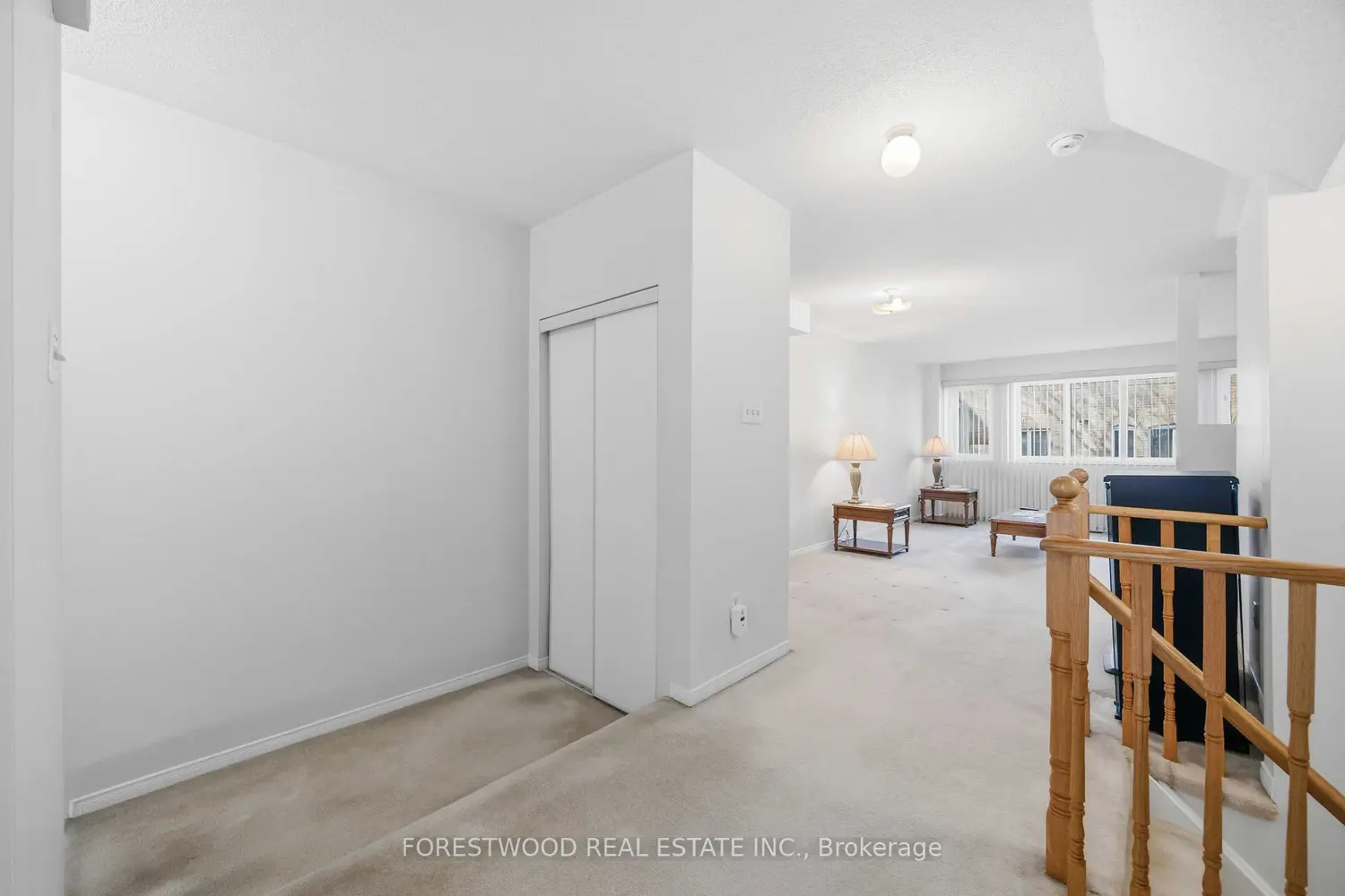 48 Pioneer Avenue photo 4