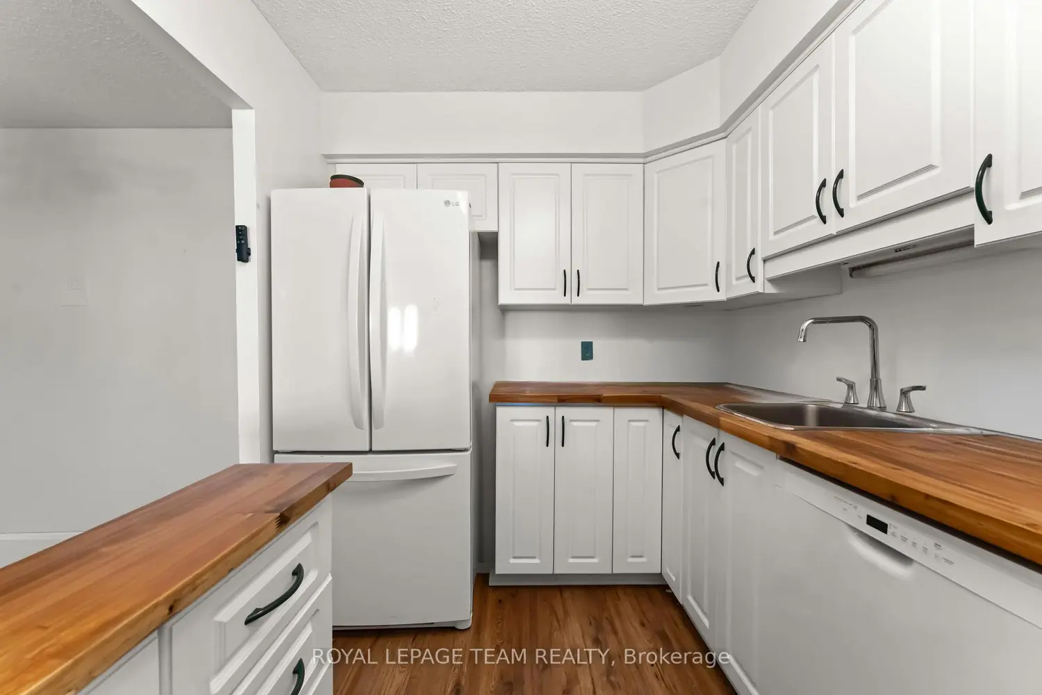 Additional image 4 of 158C Mcarthur Avenue 606