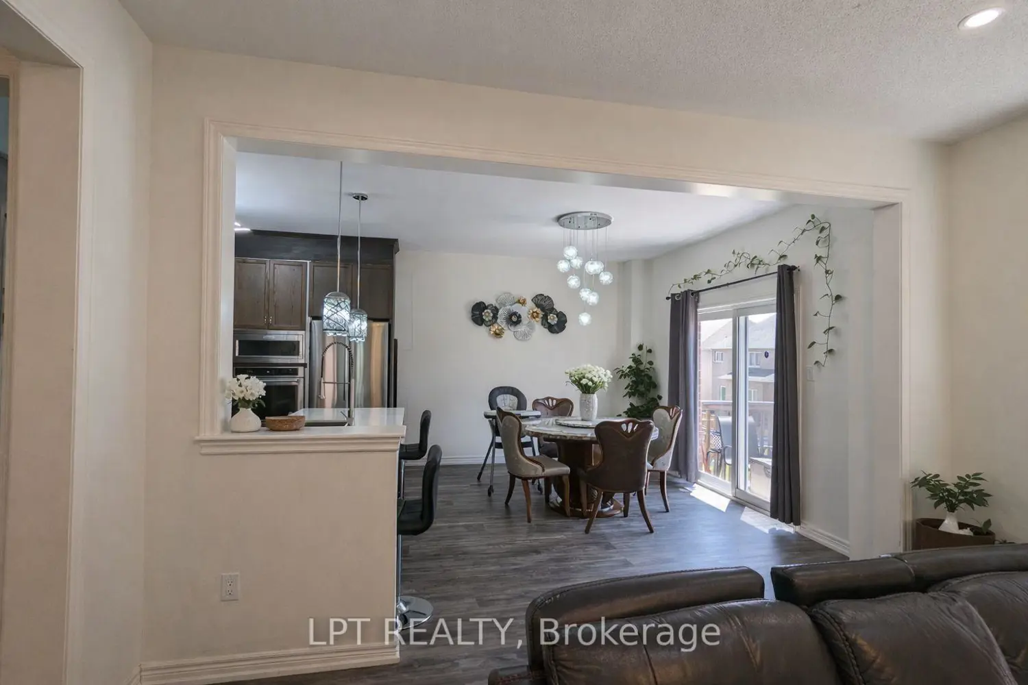 1852 Grandview Street photo 4