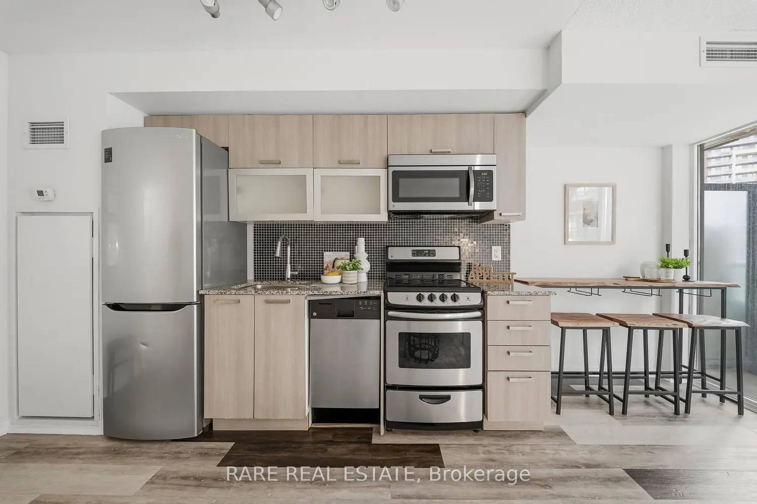 Additional image 5 of 36 Lisgar Street 518 W