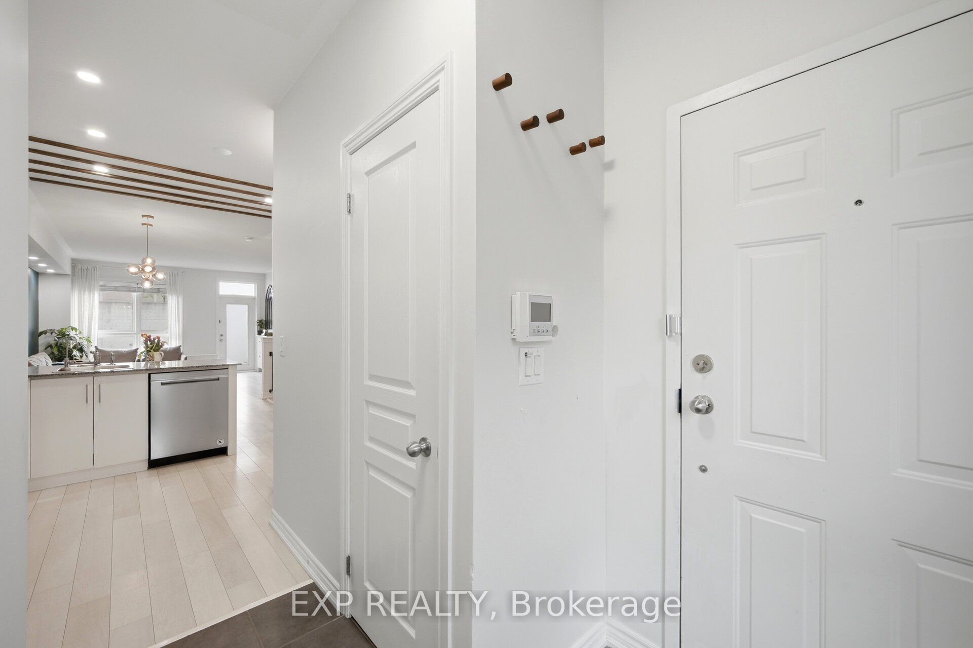 Additional image 5 of 2-110 Caledonia Park Road, Toronto, ON, M6H 0B2