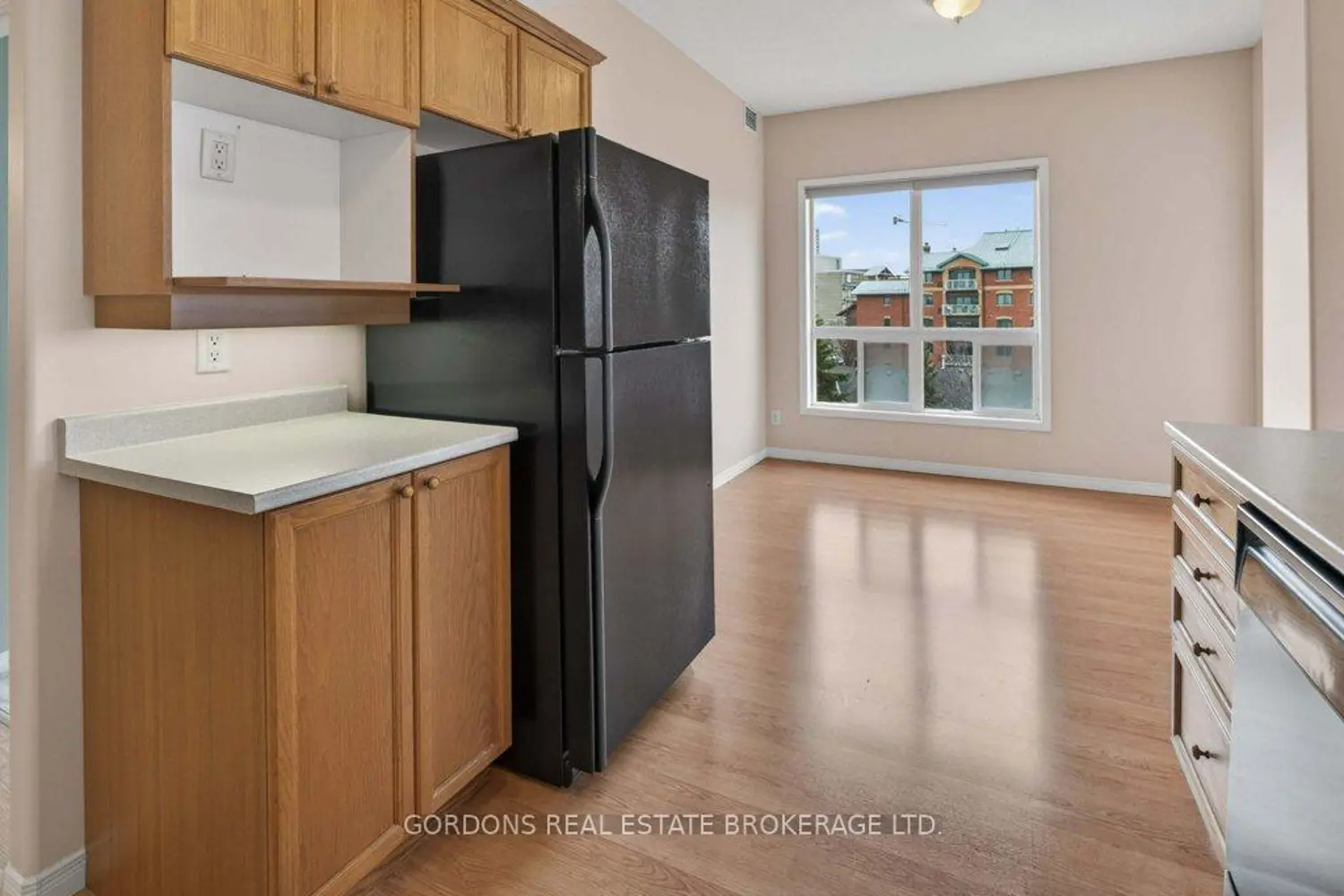 Additional image 17 of 350 Wellington Street 401