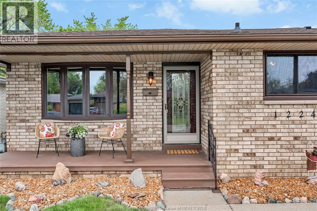 12240 Cedarwood , Tecumseh, ON, N8N2W2 photo 3