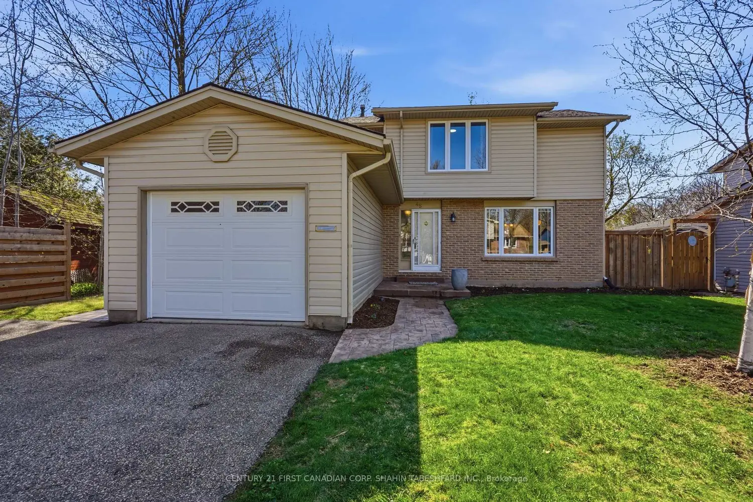 45 Cottonwood Crescent