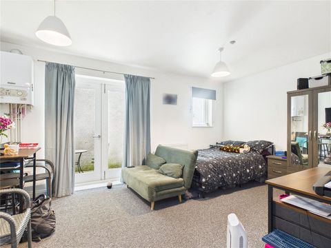West Street, Bristol BS2, Studio to rent