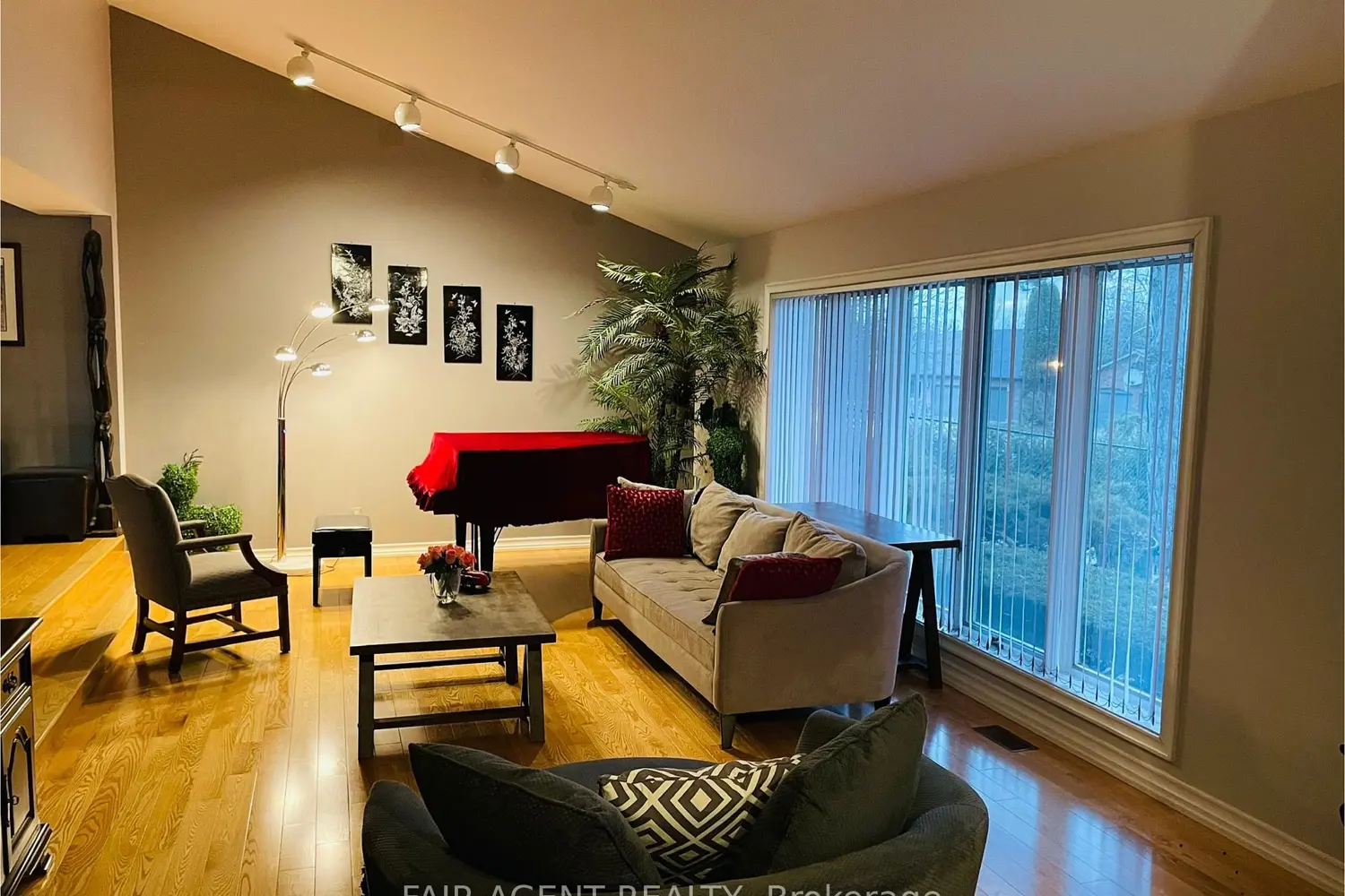 18 Tobin Court photo 4