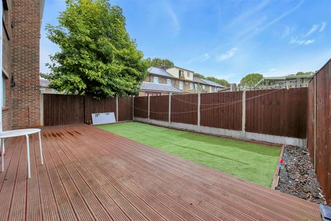 Julian Place, Isle Of Dogs, London E14