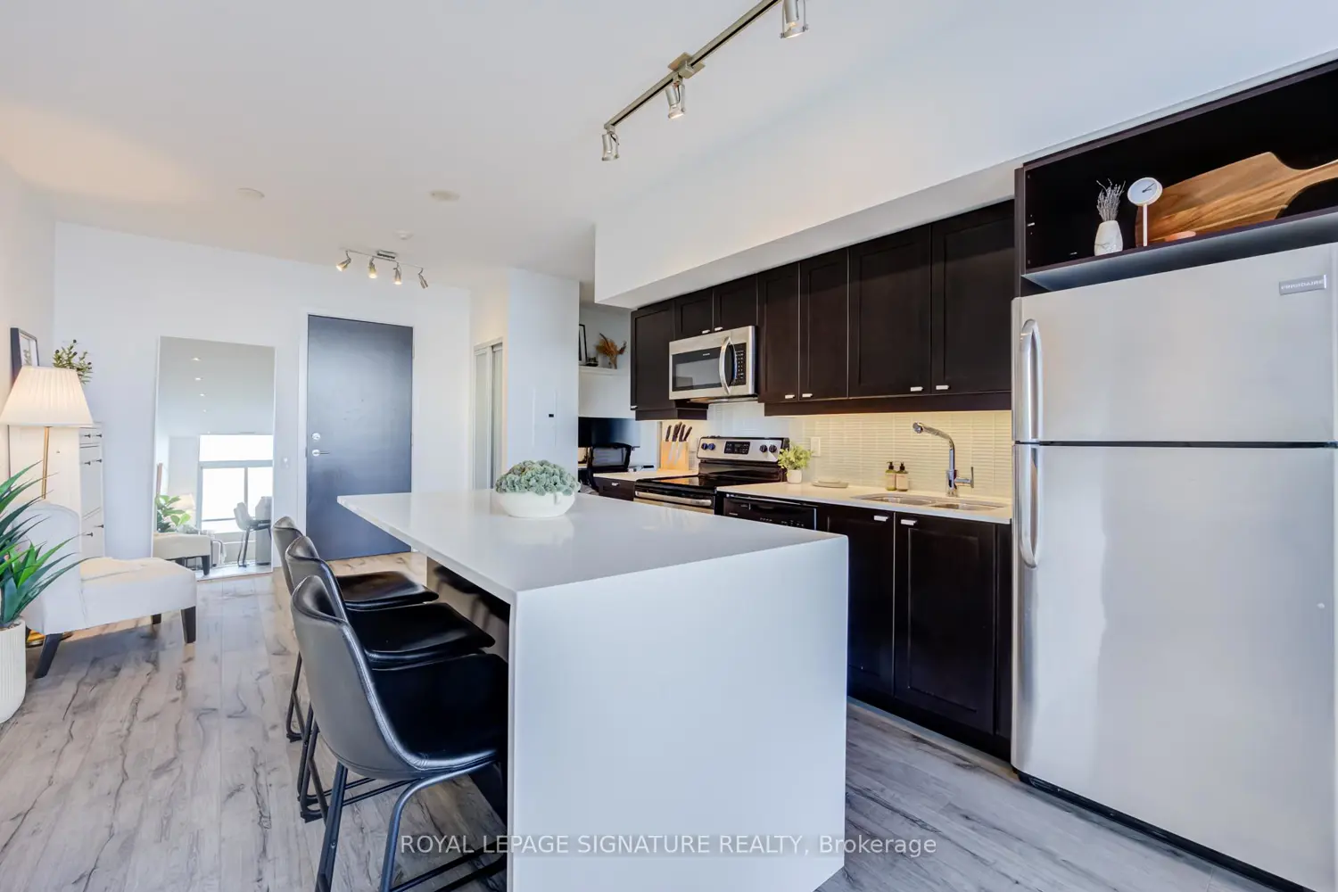 Additional image 6 of 105 The Queensway 3513