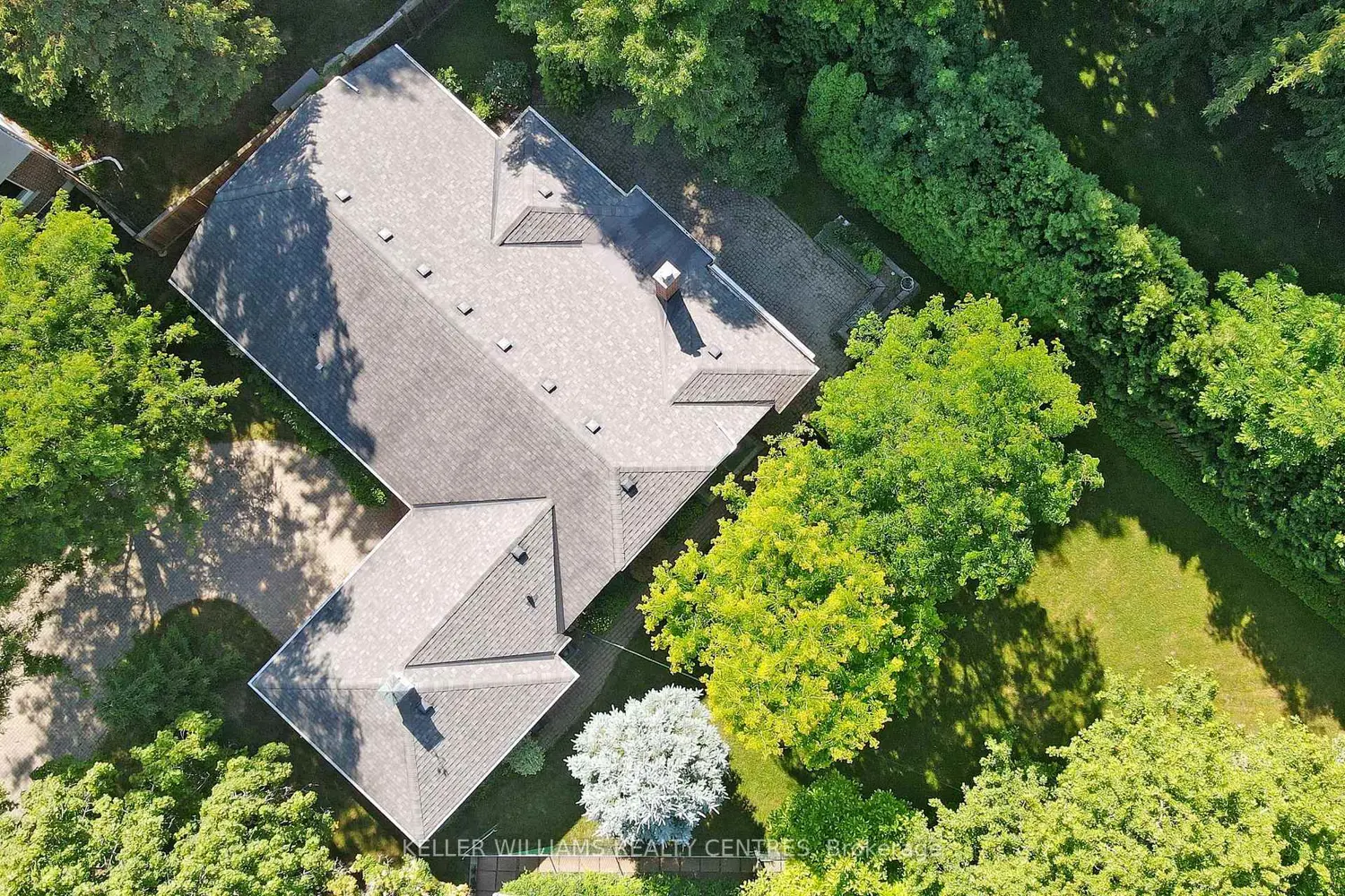 27 Hawthorne Lane photo 2