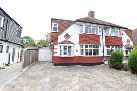 Kinross Avenue, Worcester Park KT4