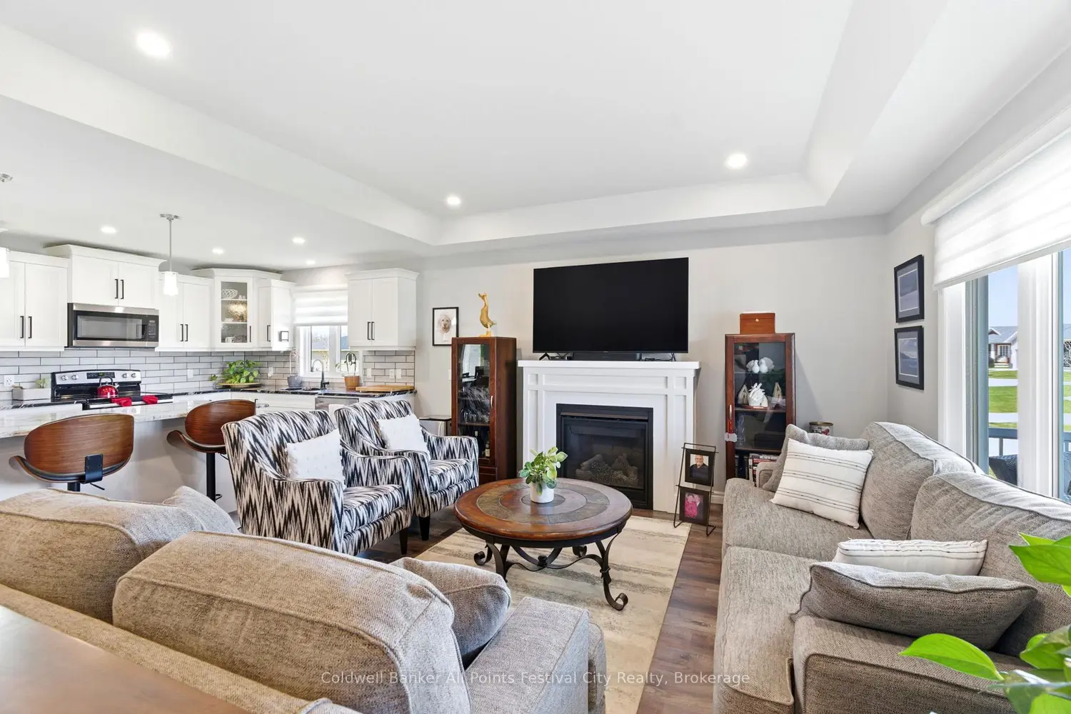 88 Lake Breeze Drive photo 4